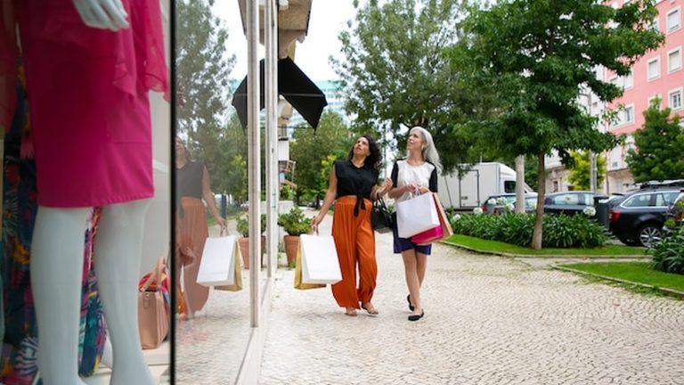 שופינג אינסברוק - קניות בחלונות ראווה ברחוב מריה תרזיה